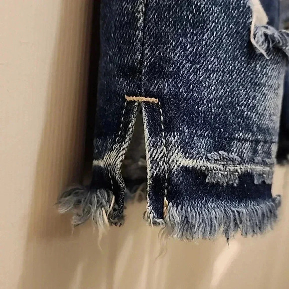 Kancan High Rise Boyfriend Button Fly Distressed Denim Shorts- Size L- NWOT - Picture 5 of 7